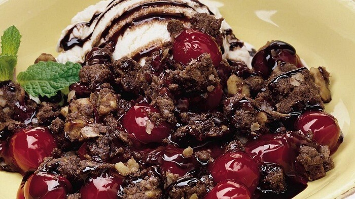 No Bake Chocolate-Cherry Crisps With Almonds No Bake Chocolate-Cherry Crisps With Almonds