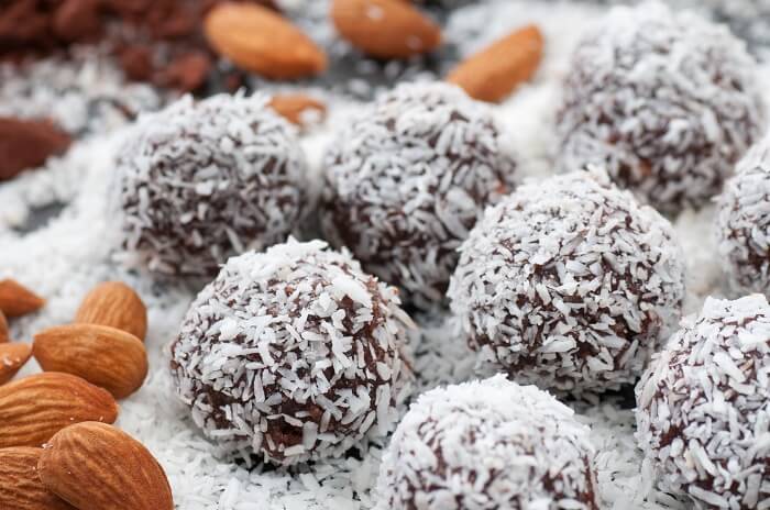 Nutty Mango And Date Balls