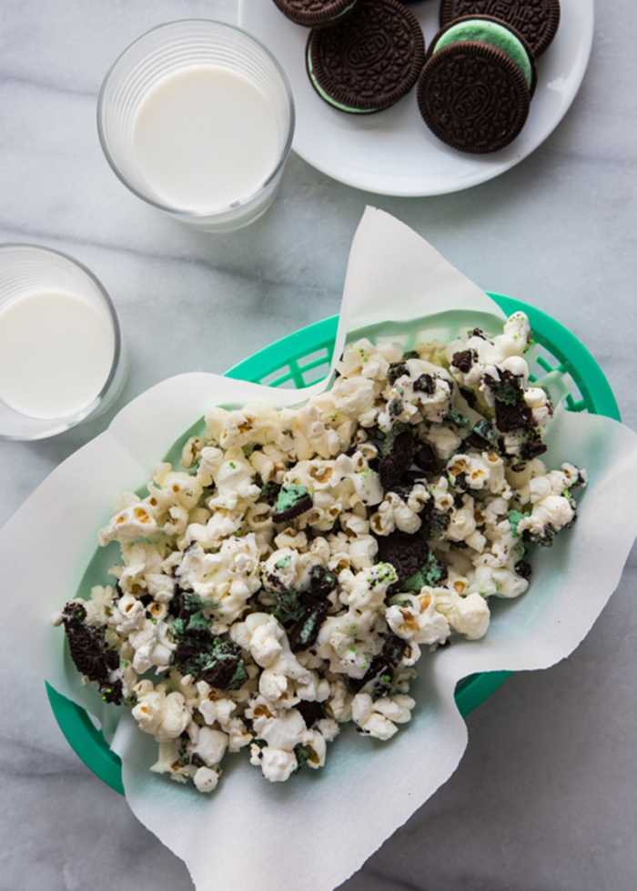 Mint Cookies and Cream Popcorn