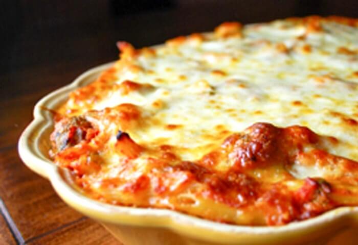 Baked Ziti Served With Veggies