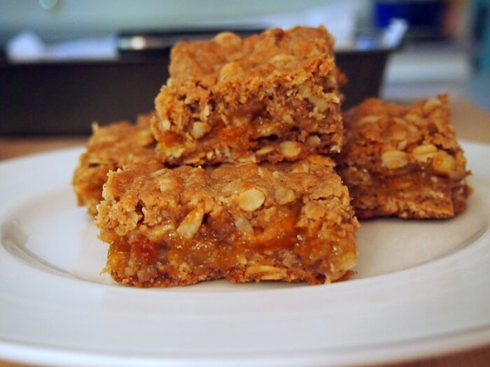 Chewy Apricot Cookie Bars