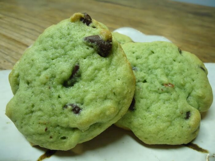 Green Pistachio and Chocolate Cookies