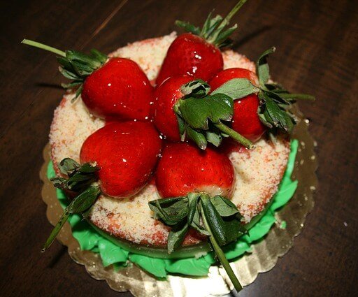 Strawberry Cheesecake With Almond Topping