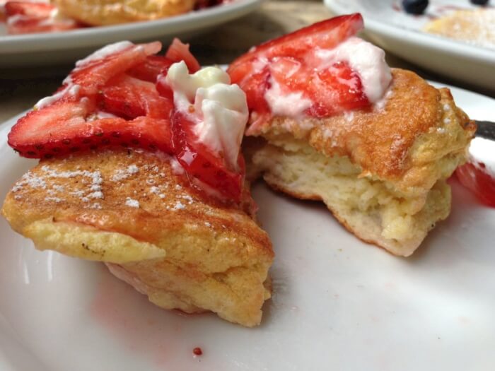 Pancake Souffle Muffins With Strawberry-Maple Syrup Pancake Souffle Muffins With Strawberry-Maple Syrup